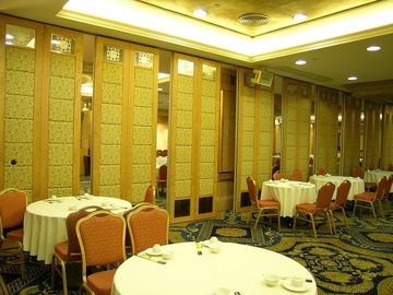 Banquet Hall Mobile Sliding Kedap Suara Dinding Partisi Dinding Dilipat Dengan Pintu Lipat