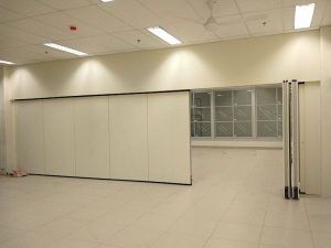 Interior Kayu Partisi Kantor Dinding / Spons Kain Permukaan Geser Pembatas Ruangan Akustik