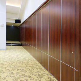 Dinding Partisi Removable Dapat Dioperasikan untuk Banquet Hall 65mm Ketebalan
