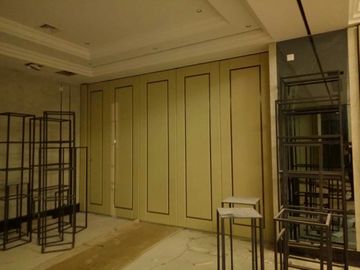 Operable Movable Folding Partition Wall Untuk Permukaan Melamin Hotel