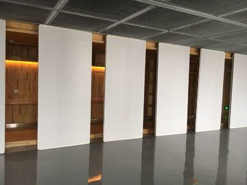 Dinding Partisi Kantor Modern Bergerak Dekoratif Gantung Track Di Langit-Langit