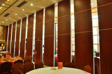 Lantai Pintu Geser Dekoratif Untuk Langit-langit Dinding Partisi Lipat Untuk Ruang Perjamuan