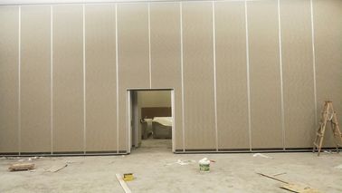 Kayu Panel Pintu Operable Sliding Partition Walls untuk Restaurant Commercial Furniture