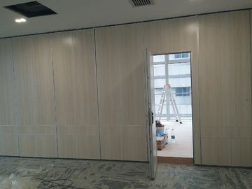 Kayu Panel Pintu Operable Sliding Partition Walls untuk Restaurant Commercial Furniture