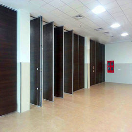 Pu Kulit Permukaan Movable Room Divider / Gymnasium Atau Restaurant Partisi Wall