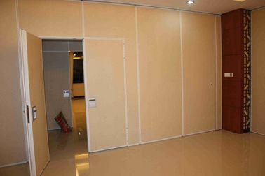 Melamin Permukaan Movable Track Roller Acoustic Partition Wall Untuk Hotel 4m Tinggi
