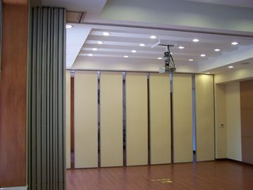 Melamin Permukaan Movable Track Roller Acoustic Partition Wall Untuk Hotel 4m Tinggi