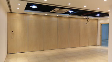 Ruang konferensi Lipat Dinding Partisi Beroperasi Aluminium Hanging Suspension System