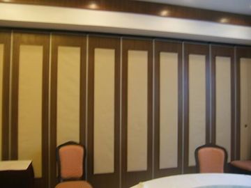 Guangzhou Partisi Pabrik Pasokan Perjamuan Hall Movable Wall Doors Room Divider Untuk Ballroom