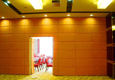 Dinding Partisi Lipat Aluminium Finishing Laminasi Untuk Restoran