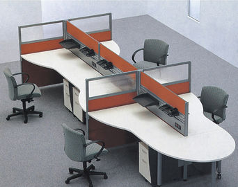 Partisi Perabot Kantor Multi Warna, Kaca Buram Dan Meja Papan Logam Membuka 4 Orang Workstation Kantor