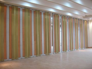 Dinding Partisi Movable Proof Sound Dekoratif No Floor Track Multi Warna