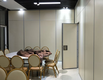 Interior Kayu Komersial Furniture Lipat Dinding Partisi Kurang dari 6m Tinggi
