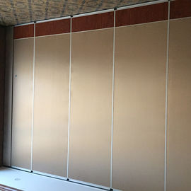 Dinding Partisi Lipat Akustik Bahan Kayu Yang Dapat Dioperasikan Untuk Pusat Pelatihan