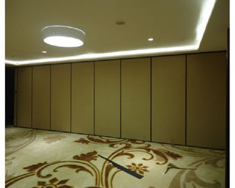 Akustik Lipat Ruang Perjamuan Tinggi Dinding Kayu Geser Dioperasikan Partisi Dinding untuk Hotel