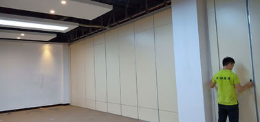 Bahan Dekoratif Sliding Folding Partition Sistem Dinding Bergerak Untuk Ruang Konferensi