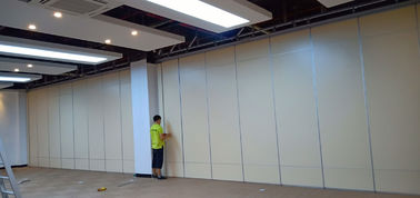 Bahan Dekoratif Sliding Folding Partition Sistem Dinding Bergerak Untuk Ruang Konferensi
