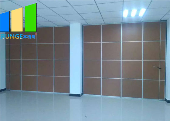 Bahan Panel Kayu Dinding Partisi Lipat Akustik Yang Dapat Dioperasikan Untuk Proyek Dinding Partisi Kantor