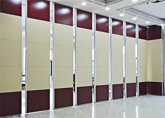 Kontrol fungsional dinding kelas yang dapat dioperasikan untuk ruang aula acara sekolah yang membagi