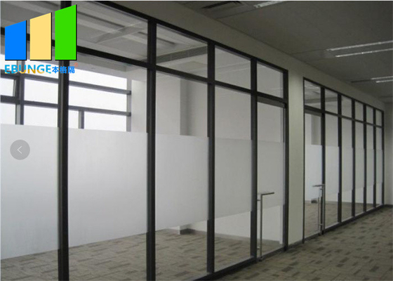 Dinding Partisi Kantor Kaca Aluminium Dengan Tirai Magnetik Dan Pintu Berengsel