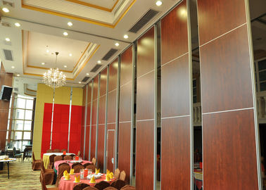 Interior Suspended Restroom Partition Walls Bare Finish Untuk Fasilitas Olahraga / Hiburan