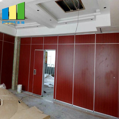 Panel dinding partisi bergerak aluminium yang disesuaikan untuk ketinggian 15 M Max 600-1200 mm