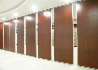Floor to Ceiling Akordeon Acoustic Room Dividers di Trek Sistem Gantung