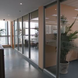 Kedap Suara Fireproof Sliding Office Partition Glass Walls Dengan Aluminium Frame