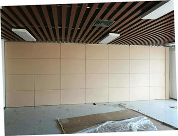 Permukaan Panel Melamin Tinggi 5m Acoustic Room Dividers Untuk Ruang Konferensi / Dinding Partisi Lipat