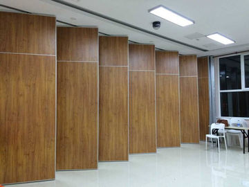 Multi Warna Top Hanging Ceiling System Lipat Partisi Panel Dinding Untuk Ruang Pelatihan