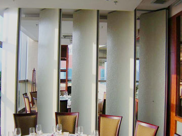 ODM Dinding Geser Partisi Ruang Rapat Lipat Dinding Divider Partisi Lipat Disesuaikan Untuk Ruang Makan