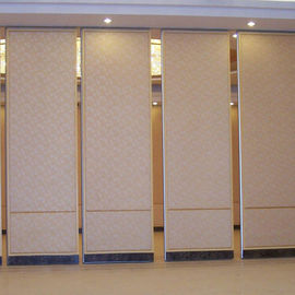 Aluminium Dinding Panel Kayu Modern Yang Tinggi Kantor Hotel Geser Dinding Partisi Lipat