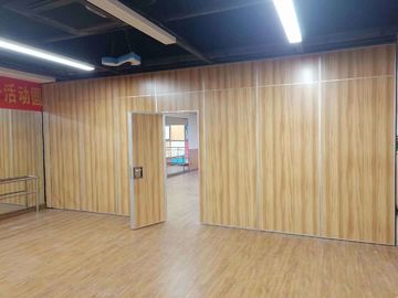 Multi Warna Acoustic Room Divider Sliding Folding Acoustic Partitions Wall Untuk Banquet Hall
