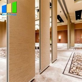 Kayu 85mm Tebal Partisi Lipat Dinding Melamin Finish Hanging System Untuk Restaurant
