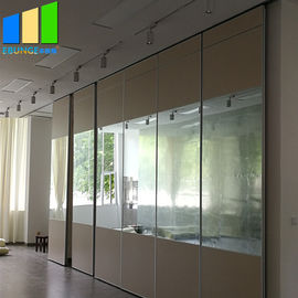 Top hung Dinding Partisi Akustik Aluminium Bergerak Cermin Dinding Kaca Panel Lipat Cermin Layar Pembagi Kamar