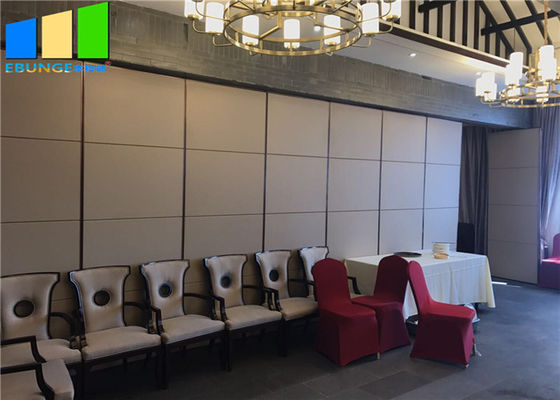Panel dinding partisi bergerak aluminium yang disesuaikan untuk ketinggian 15 M Max 600-1200 mm