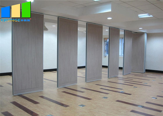 Panel dinding partisi bergerak aluminium yang disesuaikan untuk ketinggian 15 M Max 600-1200 mm