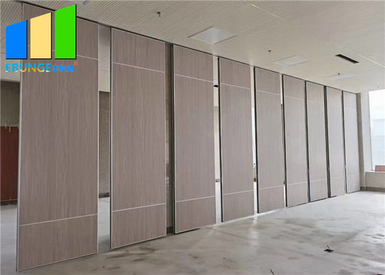 Permukaan Finishing Kain Fireproof Folding Partition Walls Solusi hemat ruang untuk area multi-use