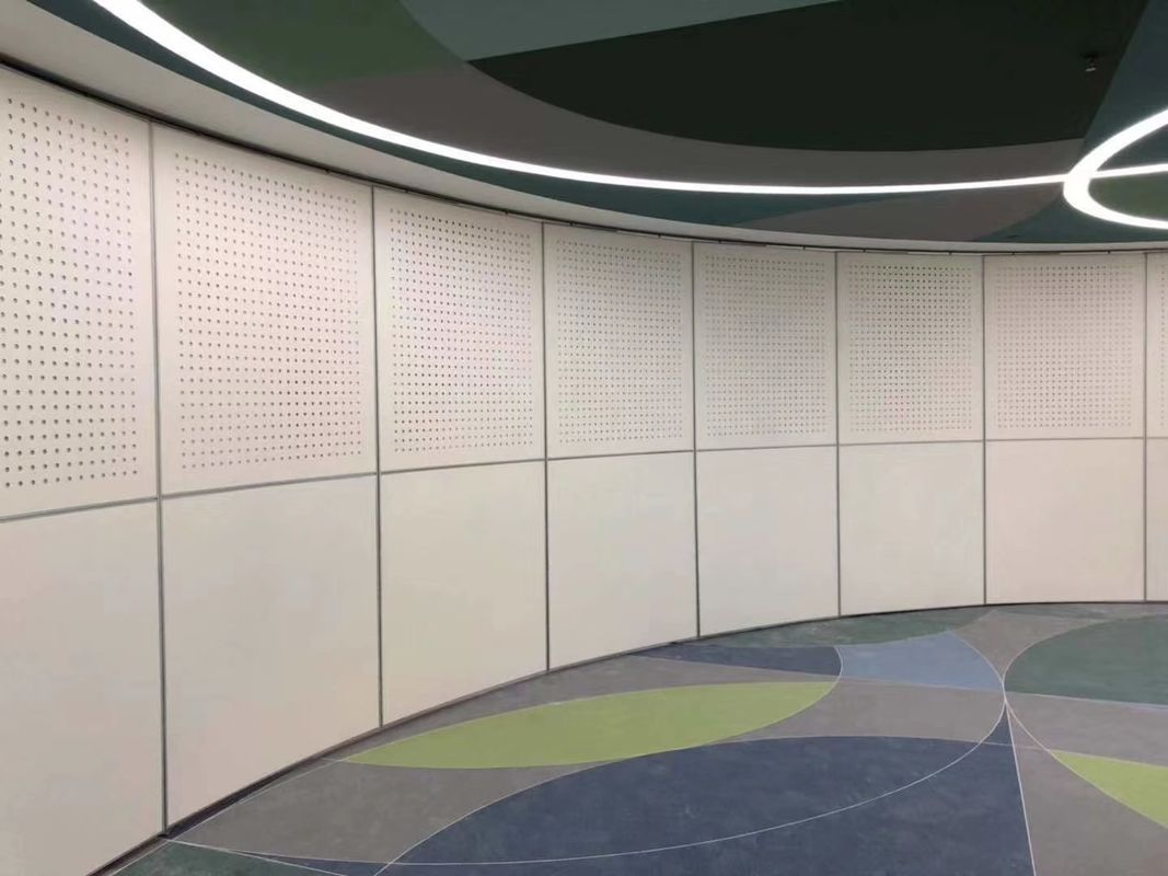 Pembagi Ruang Lipat Modern Pintu Geser Lipat Layar Panel Dinding Akustik Dioperasikan Pembagi Ruang