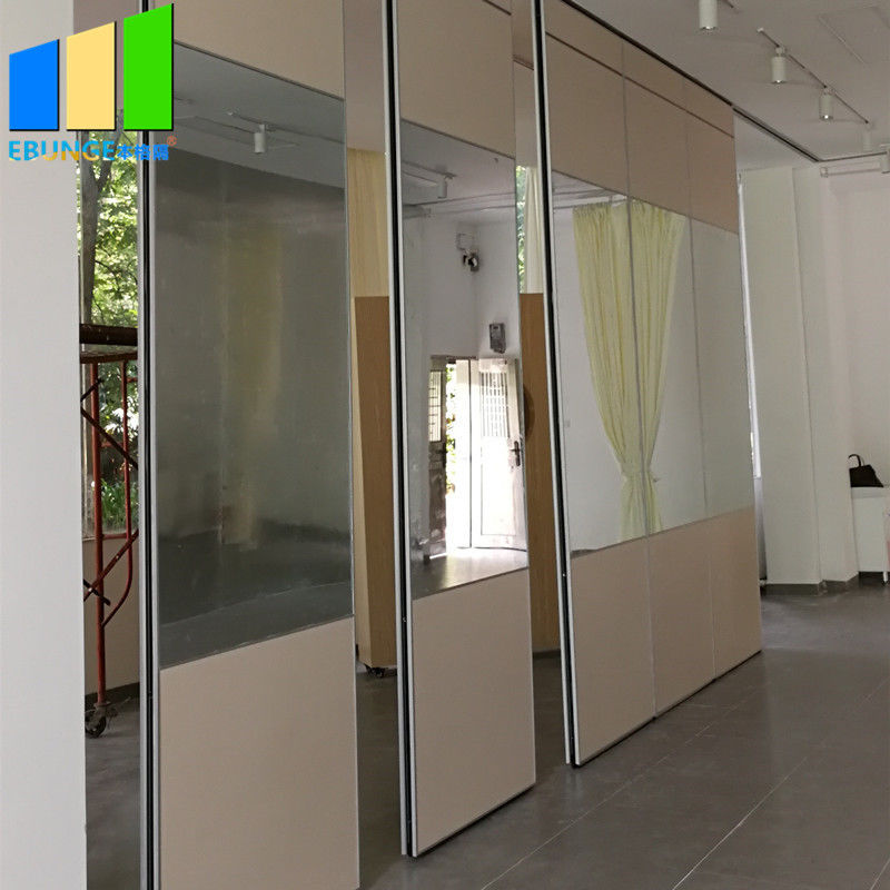Top hung Dinding Partisi Akustik Aluminium Bergerak Cermin Dinding Kaca Panel Lipat Cermin Layar Pembagi Kamar
